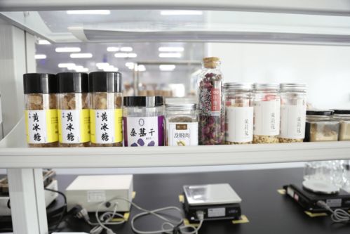 品鉴燕窝工厂 以营养食品研究院为引擎，推动产品高质量再攀新高峰